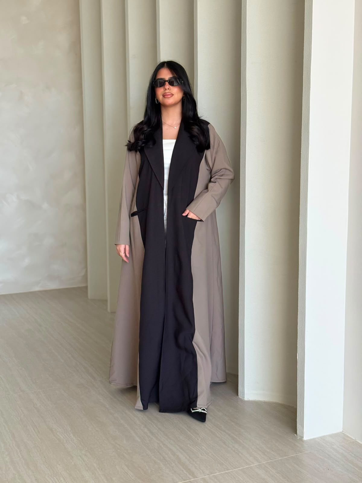 Taupe & Noir Lapel Abaya